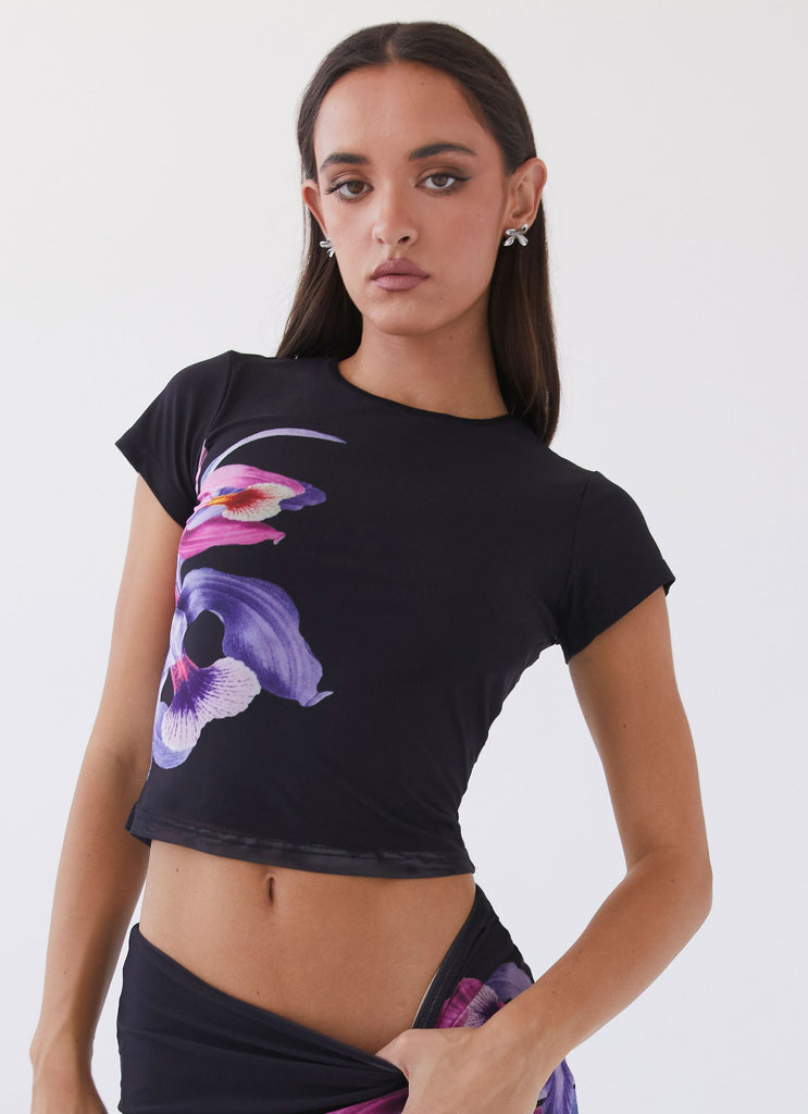 Womens Sunset Bliss Mesh Tee in the colour Cosmo Floral in front of a light grey background